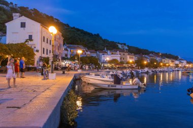 Hırvatistan 'ın Krk adasındaki Baka Town' da akşam