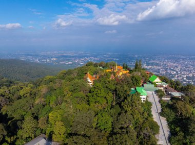 Chiang Mai, Tayland yakınlarındaki Wat Doi Suthep 'in hava görüntüsü. 