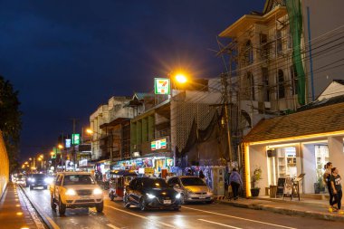 Akşam Chiang Mai sokaklarında, Tayland 'da