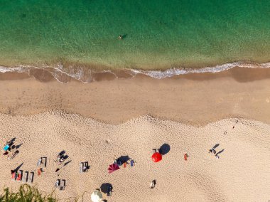 Tayland 'ın Ko Lanta Adası' ndaki sahilin havadan görüntüsü.
