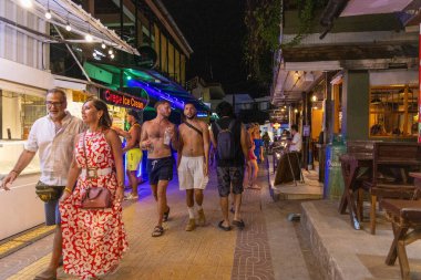 Koh Phi Phi Don, Tayland 'da Gece Hayatı