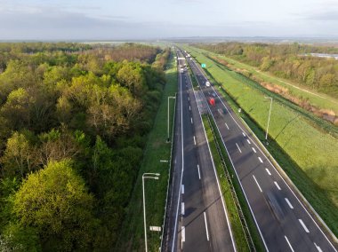 Zagreb yakınlarındaki Hırvatistan 'da otoyolun hava manzarası