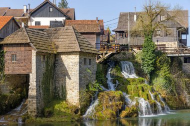 Hırvatistan 'da Rastoke - şelale ve su değirmenlerinden oluşan bir köy