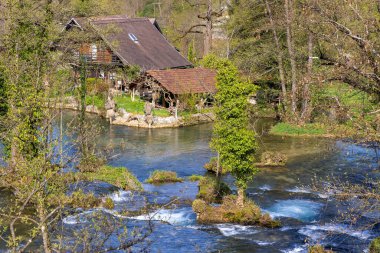 Hırvatistan 'da Rastoke - şelale ve su değirmenlerinden oluşan bir köy