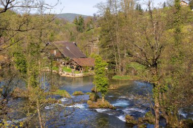 Hırvatistan 'da Rastoke - şelale ve su değirmenlerinden oluşan bir köy
