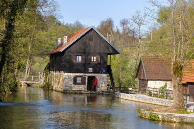 Hırvatistan 'da Rastoke - şelale ve su değirmenlerinden oluşan bir köy