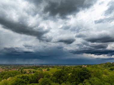 Hırvatistan 'da Dramatik Gökyüzünün Hava Görüntüsü