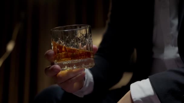 Businessman Holding Whiskey Restaurant — Stock Video