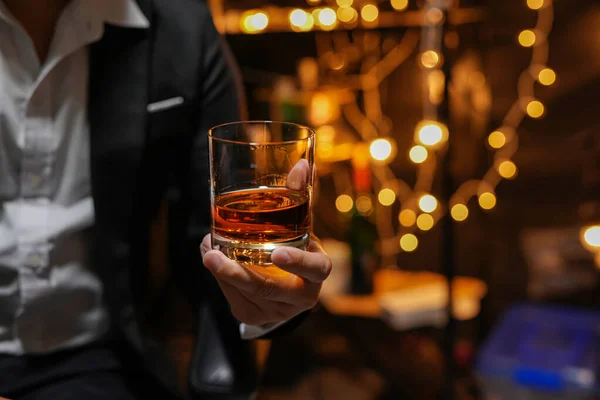 Geschäftsleute Großaufnahme Mit Einem Glas Whiskey — Stockfoto