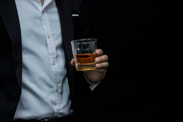 Primeros Hombres Negocios Sosteniendo Vaso Whisky —  Fotos de Stock