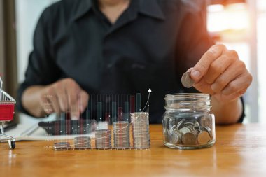 Doğa bir adamın eline bozuk para döker..
