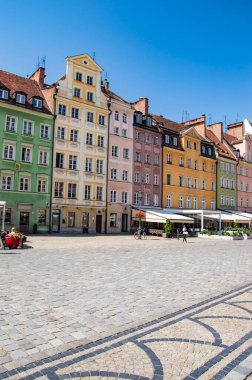 Güneşli bir günde Wroclaw 's Old Town' daki tarihi apartman evleri. 