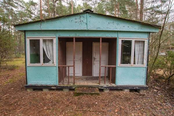 Case Mobile Din Lemn Abandonate Într Stațiune Vacanță Uitată Abandonată — Fotografie, imagine de stoc