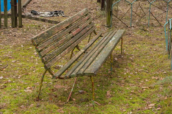 Dilapidated Forgotten Bench Abandoned Resort Gloomy Autumn Day — Stock Photo, Image