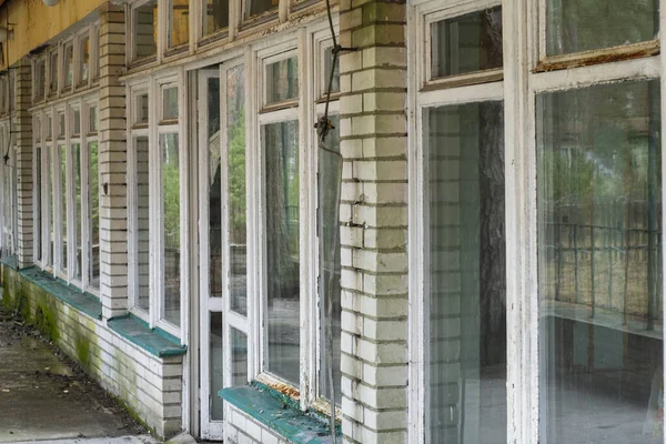 Una Interesante Vista Viejas Ventanas Edificio Olvidado Estilo Los Años —  Fotos de Stock