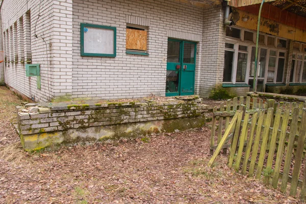 Entrada Para Edifício Antigo Arruinado Abandonado — Fotografia de Stock
