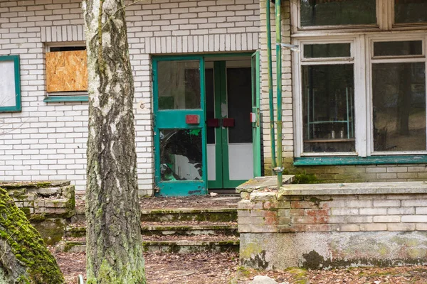 Entrada Edificio Viejo Arruinado Abandonado — Foto de Stock