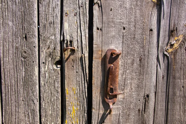 Vecchio Originale Pomello Una Porta Secolare Legno Fienile Nel Duro — Foto Stock