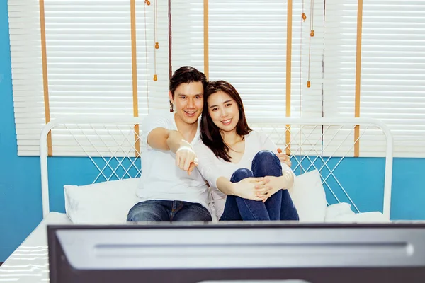 Happy Asian Couples Spend Holidays Watching Entertainment Programs Home Comfort — Stock Photo, Image
