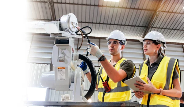 Two Caucasian Engineers Electrical Electronic Man Woman Set Program Inspect — Stock Photo, Image