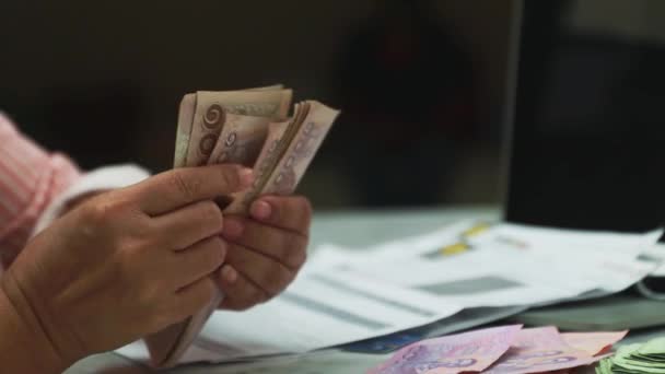 Elderly Woman Hands Count Large Amounts Cash Expenses Savings Insurance — Vídeos de Stock