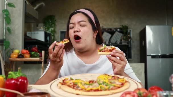 Perfect Fat Asian Woman Sitting Eating Delicious Italian Pizza Both — Video