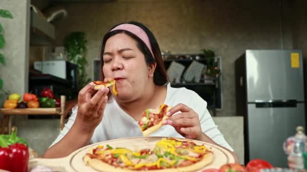 Fat Asian Happy Woman Sits Eats Her Favorite Food Pizza — Stockvideo