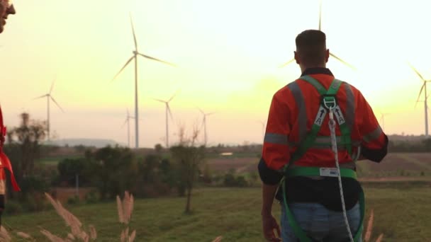 Teamwork Two Caucasian Technicians Inspect Stands Analyzing Wind Power Station — Vídeo de Stock