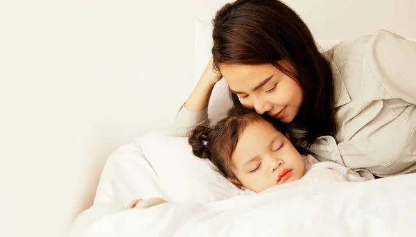 Portrait Asian Mom Takes Care Daughter Sleep Comfortably Bed Loving — Stock Photo, Image