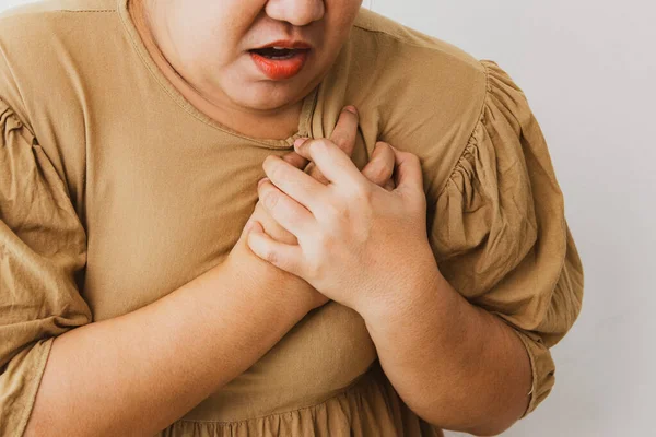 Obese women have obesity, dangerous conditions, risk many diseases have sudden heart attack. And she felt pain in her chest. Help yourself cover your chest with your hands to relieve the pain.