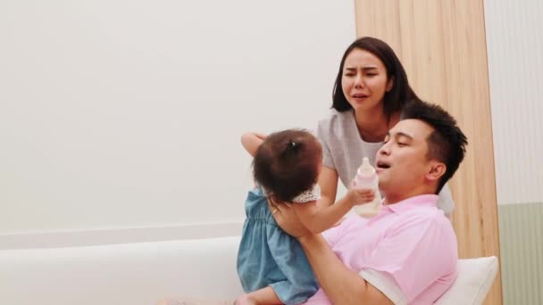 Happy Family Parents Who Indulge Children Parents Raised Milk Hungry — Stock Video