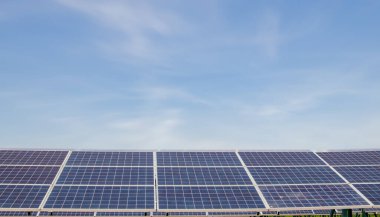 İstasyon güneş paneli yenilenebilir enerji temiz enerji yeşil enerji fotovoltaik büyük ölçekli güneş paneli enerji santrali kentsel, endüstriyel ve tarımsal sektörlere ve evlere enerji sağlıyor.