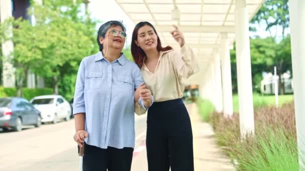 Elderled Par Une Femme Asiatique Youy Soudainement Une Crise Cardiaque — Video