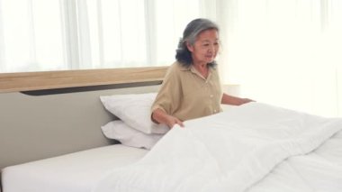 Asyalı yaşlı kadınlar, vücudu rahatlatmak, yorgunluğu azaltmak, uyanıklığı artırmak ve yaşlı kadınlara yönelik ruh hali, hafıza performansı ve tepkisini iyileştirmek için şekerleme yaparak sağlıklarına dikkat ederler: Yaşlı kadınların sağlık hizmetleri.