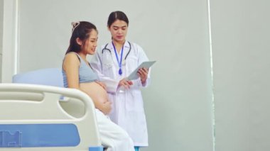 Doğum uzmanları hamile hastalarla dostça sohbet eder ve hamilelik boyunca fetüsün sağlığı ve hastanedeki muayene annelerinin sağlığı hakkında yakın danışmanlık ve tavsiyelerde bulunurlar..