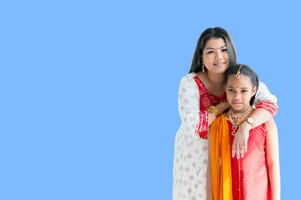 Imagens Retrato Família Indiana Mãe Filha Sorriso Feliz Juntamente Com — Fotografia de Stock
