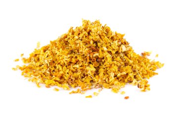 Beyaz arka planda izole edilmiş Osmanthus çayı. Osmanthus 'un kuru çiçekleri
