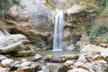 Dogancay Şelalesi Sakarya ilinde, Geyve ilçesinde, Maksudiye köyünde yer almaktadır..