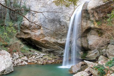 Dogancay Şelalesi Sakarya ilinde, Geyve ilçesinde, Maksudiye köyünde yer almaktadır..