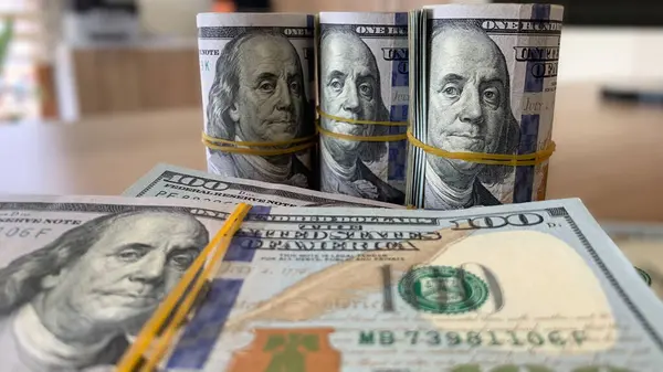 Δολάρια Και Αμερικάνικη Σημαία Χρεωκοπημένος Μετρητά Επιχειρηματική Κρίση Έννοια Του — Φωτογραφία Αρχείου