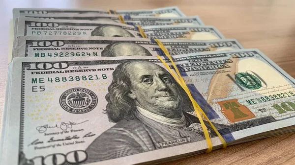 Dollarpengar Och Amerikansk Flagga Bankrutt Man Som Räknar Pengar Affärskris — Stockfoto