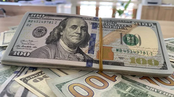Dollarpengar Och Amerikansk Flagga Bankrutt Man Som Räknar Pengar Affärskris — Stockfoto