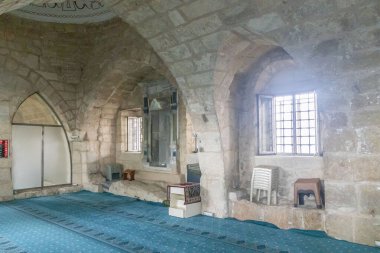 Mersin 'in tarsus ilçesinde (Daniel' in Mezarı) yer alan peygamberin mezarı.