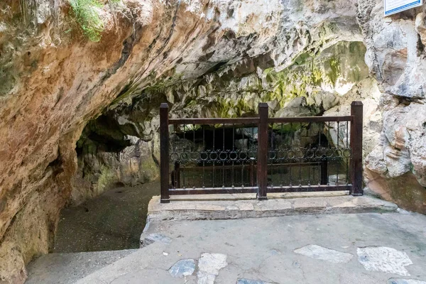 7つのベッドルームモスク別名Yedi Uyurlar Camiiと7つのベッドルームの洞窟でTarsus Mersin トルコ — ストック写真