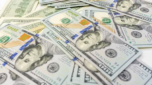 Nakit para, 100 Amerikan doları, 50 Amerikan doları, 20 Amerikan doları, bir sürü nakit..