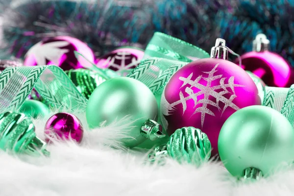 クリスマスの装飾とリボンの盛り合わせ — ストック写真