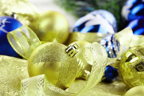 クリスマスの装飾とリボンの盛り合わせ — ストック写真