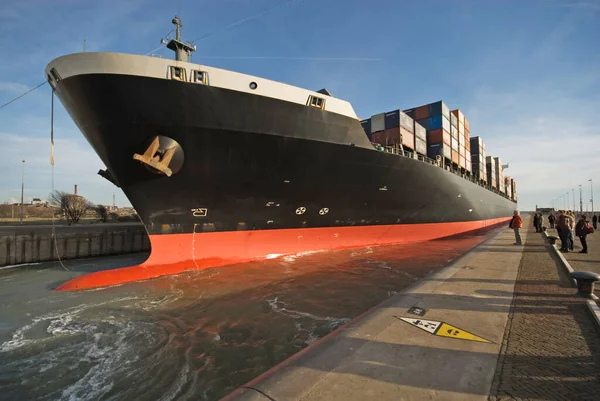 Scheepvaartcontainers Een Vrachtschip Dok — Stockfoto