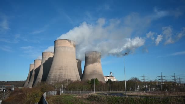Steam Smoke Rising Power Station Cooling Towers — Stok video