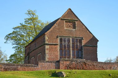 Bradgate Park, Leicestershire, İngiltere 'deki Bradgate House' un kalıntıları.                      